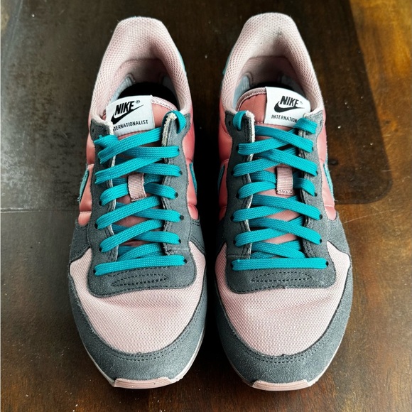 Nike Shoes - EUC Custom Nike Internationalist sneakers